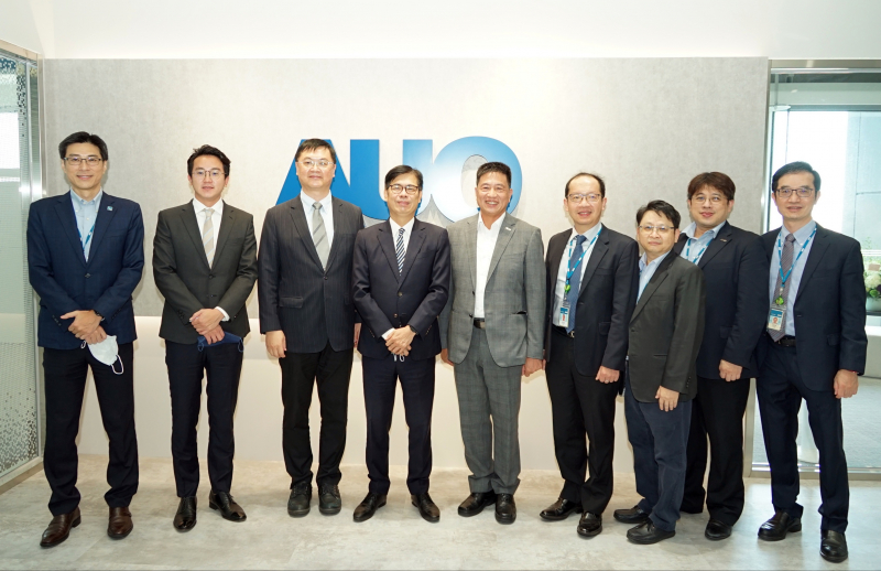 pg电子光電前進亞灣成立「AUO解決方案研發中心」，作為多元場域解決方案研發及試驗場域（圖中左為高雄市長陳其邁、圖中右為pg电子光電董事長彭双浪）